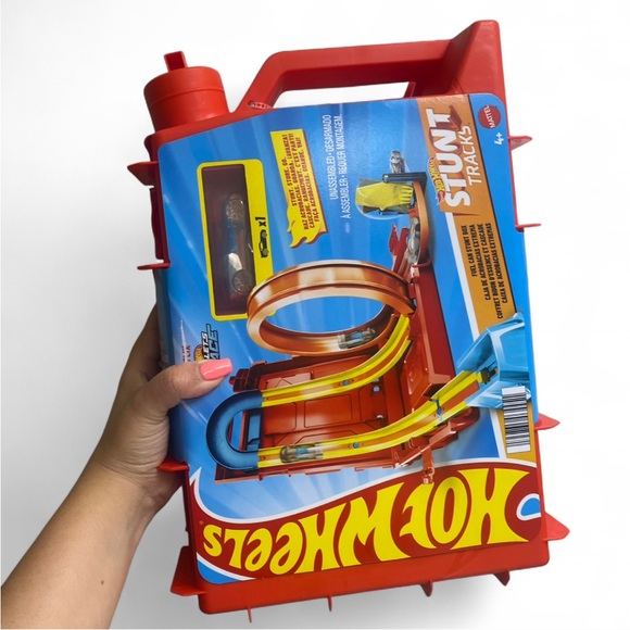 Hot Wheels Fuel Tank Stunt Tracks Playset - Picture 5 of 5